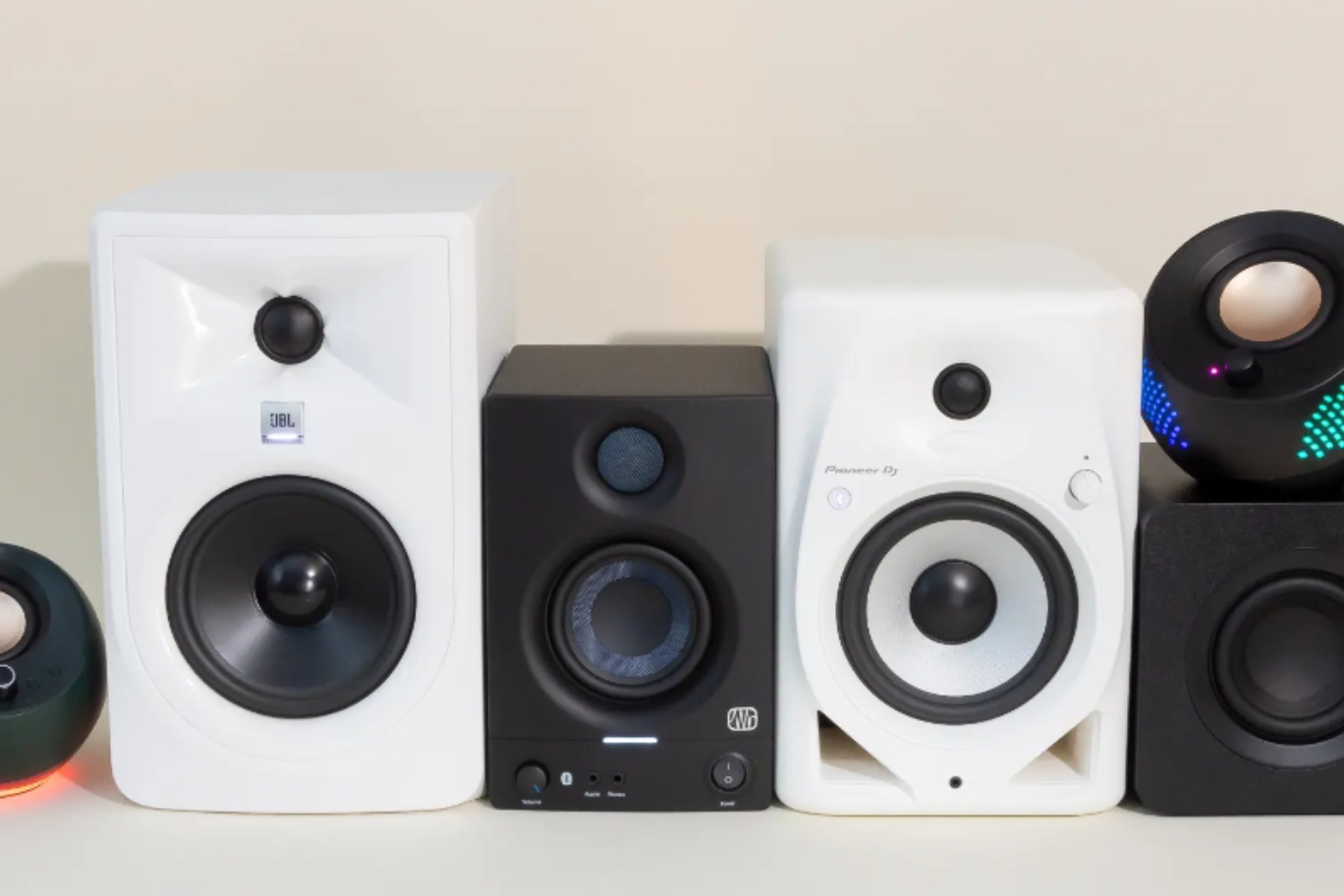 تفاوتهای کلیدی بین اسپیکرهای شارژی و باتریخور