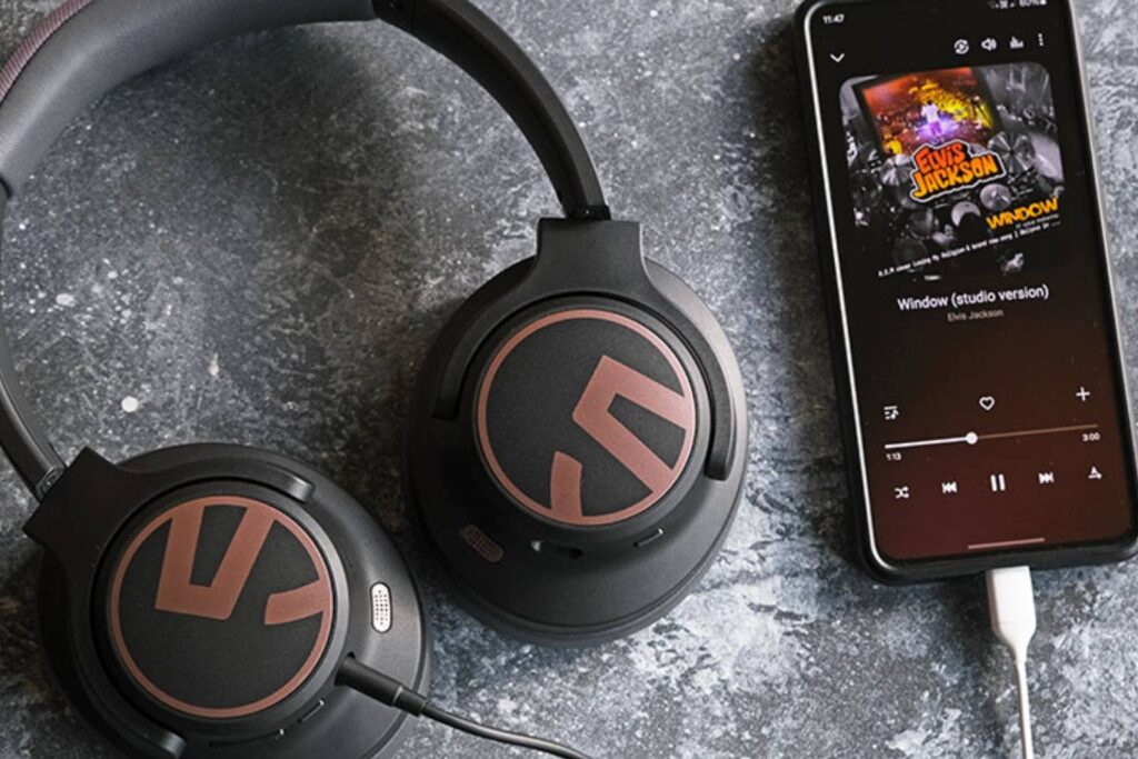 مقایسه هدفون‌های نویز کنسلینگ در بازه قیمتی میان‌رده: Edifier W820NB و SoundPEATS Space